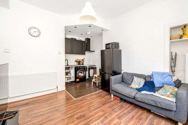 17 (1F4), Dalgety Street, Meadowbank, Edinburgh photo 3