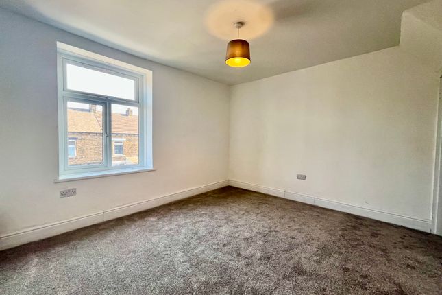 13, Woodhall Terrace, BRADFORD photo 4