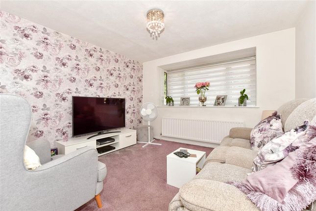Town house for sale in Silver Spring Close, Erith, Kent