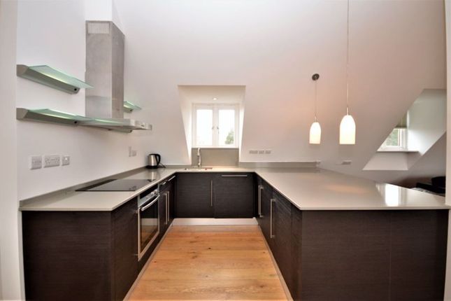 3 Whitehound, Thame photo 4