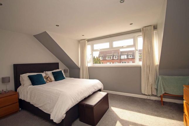 Flat to rent in Westfield Park, Hatch End, Pinner