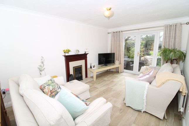 9 Holmer Place, High Wycombe photo 3