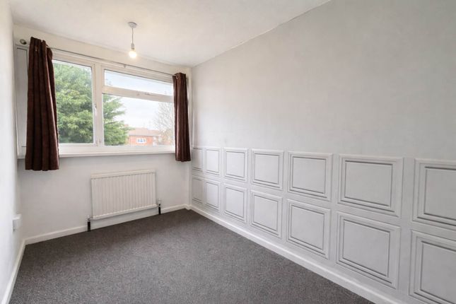 18, Chertsey Close, Luton photo 3