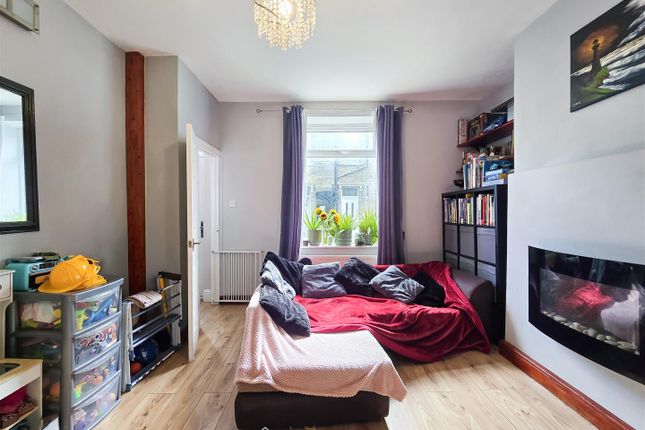 9, Prince Street, Huddersfield photo 4