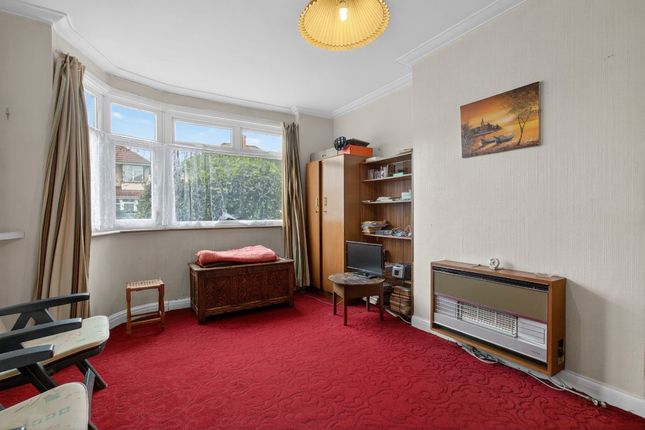 135 Malvern Gardens, Harrow photo 4