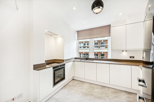 Thumbnail Flat to rent in Carlyle Mansions, 10 Kensington Mall, London
