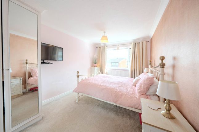 80, Swinnow Gardens, Leeds photo 4