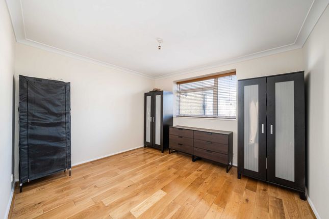 6 Surrey Court, Wallington photo 4