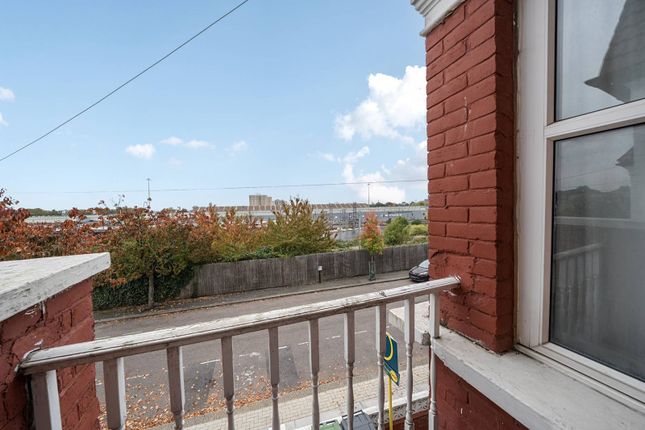27, Dagmar Road photo 2