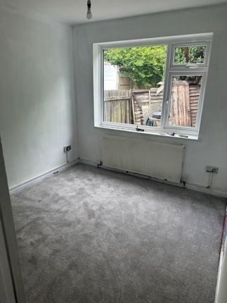 Maisonette to rent in Gwillim Close, Sidcup