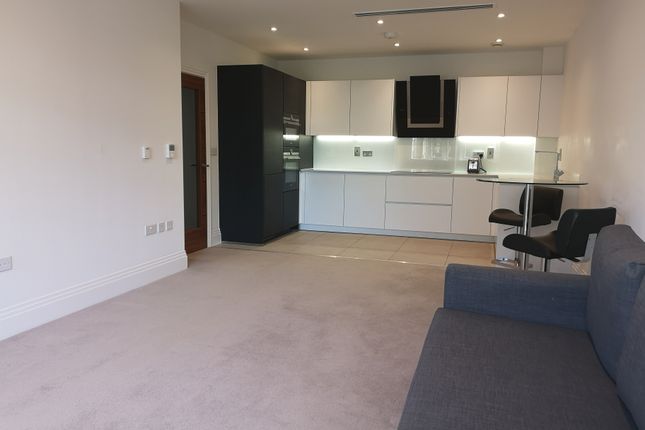 Flat to rent in Hurley Court, Imperial Square, 953 High Road, London