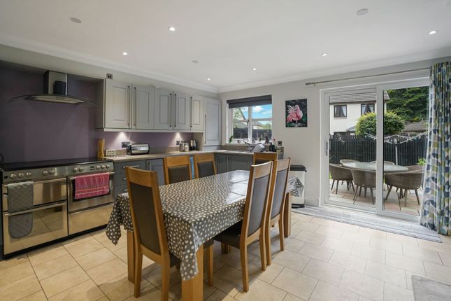 28 Admiralty Wood, Perth photo 4