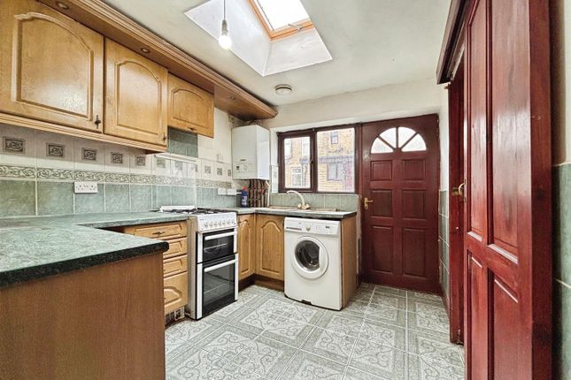 66,, Harlow Road, Bradford photo 5