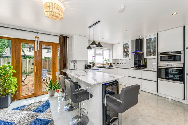 26, Lambourne Gardens, Barking photo 3