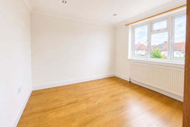 4a, Emmott Avenue, Ilford photo 5