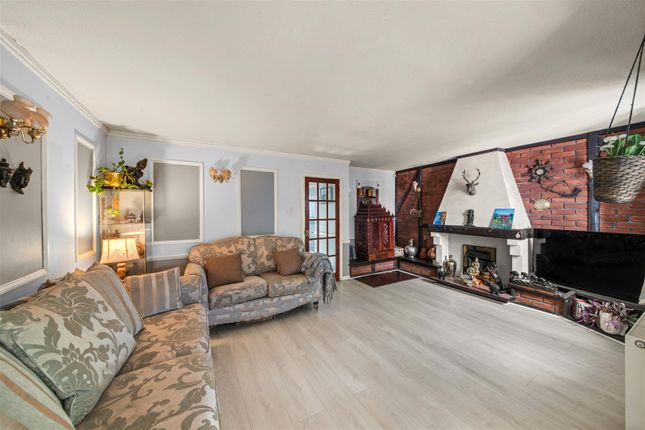 Brambles Farm Drive, Uxbridge photo 2