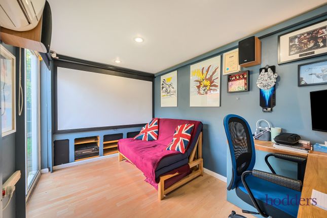 14, Burleigh Close, Addlestone photo 3