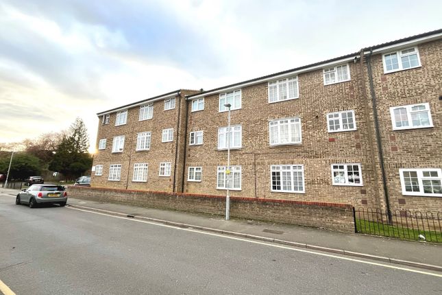 Thumbnail Flat for sale in Sopwith Avenue, Chessington, Surrey.