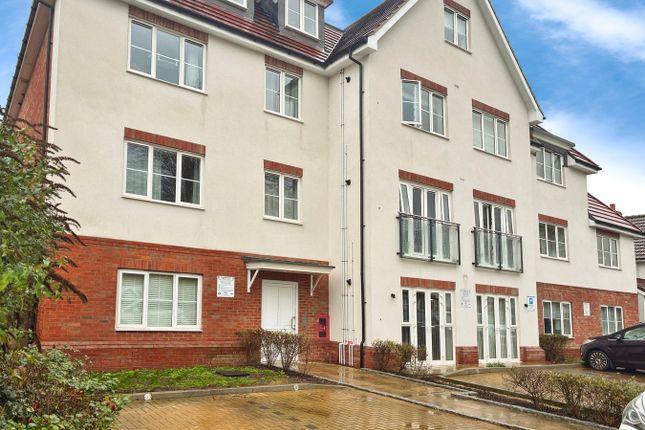 1-bed flat on 19-21 Bathurst Walk, Richings Park, SL0, £300,000