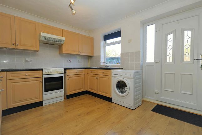 4, Highfield Garth, Leeds photo 2