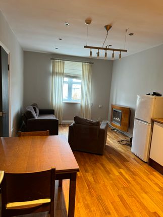 Flat to rent in Saltaire Road, Shipley