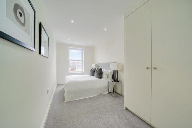 Flat 5, 77, Replingham Road, London photo 4