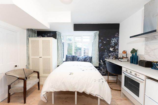 Studio flat on Milton Road, Cambridge, £900/mo