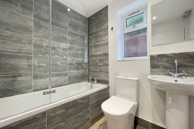 2, Diggery Close, Kirkstall photo 5