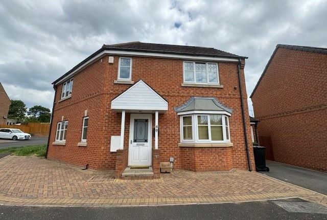 Detached house to rent in Digpal Road, Churwell, Morley, Leeds