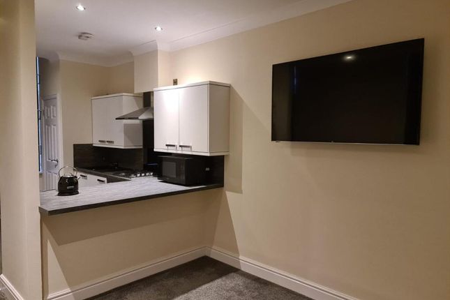 9 Clarendon Place, St. Georges Cross, Glasgow, G20, Glasgow photo 3