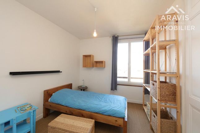 Apartment for sale in Rhône-Alpes, Haute-Savoie, Menthon-Saint-Bernard