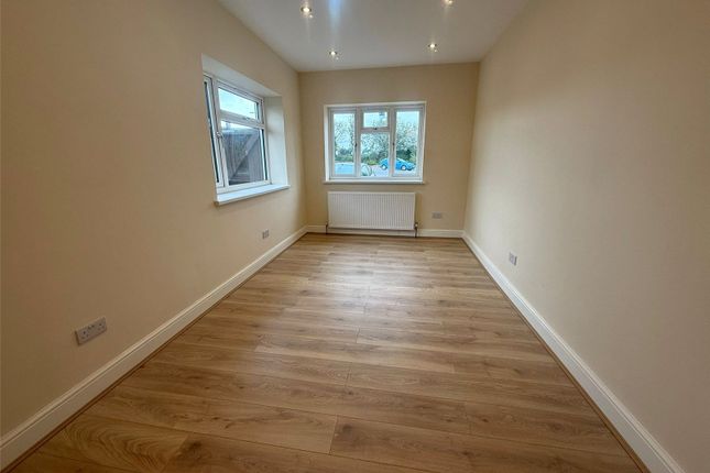 Flat 2, Sutton Lane, Slough photo 4