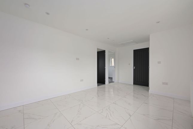 4 Hillview, Main Street, Cowdenbeath photo 4