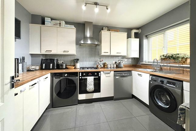 28, Heol Waungron, Kidwelly photo 4