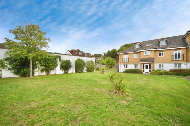 Flat 2 Woodville Court, 19, Stafford Close, London photo 4