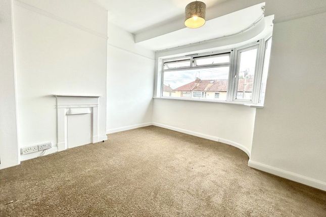 58, Lewins Way, Slough photo 5