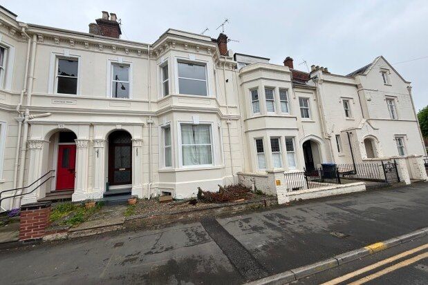 Flat to rent in 51 Clarendon Avenue, Leamington Spa