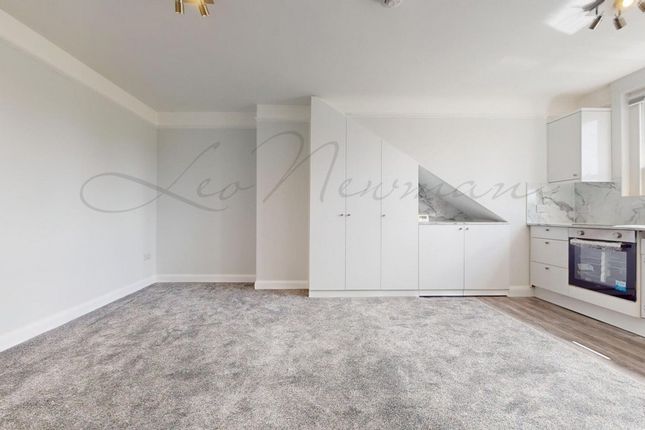 Flat 5 Studio 29, Merton Hall Road, London photo 2