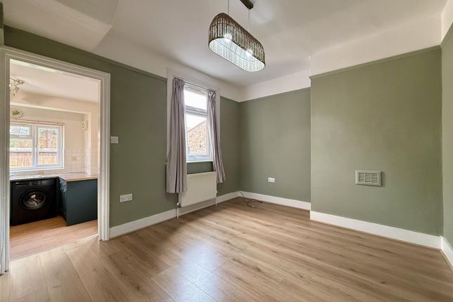 100, Avenue Road, London photo 4