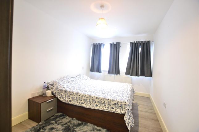 Flat 2, Chancellor House, Slough photo 4