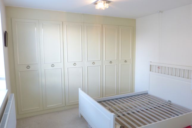 Flat 18 Birnbeck Court, 850, Finchley Road, LONDON photo 5