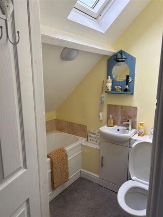 21, St. Marys Crescent, Whitby photo 4