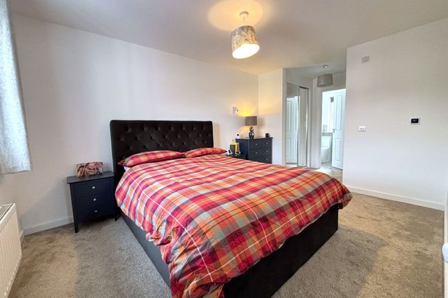 19 Brotherton Glade, Livingston photo 4