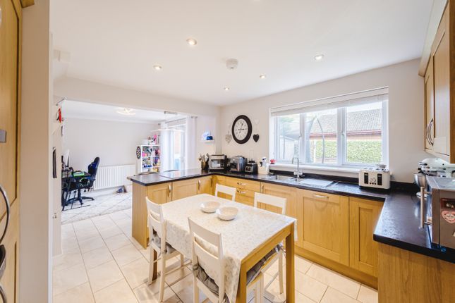 19, Russley Close, Swindon photo 2