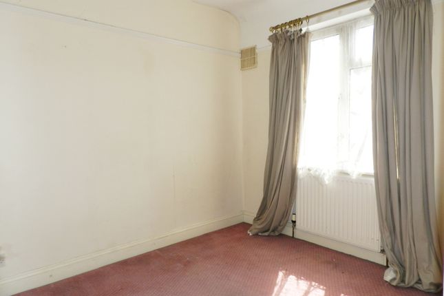 Dimsdale Drive, Enfield photo 5