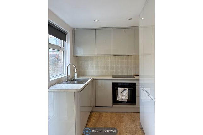 Hassop Avenue, Salford photo 5