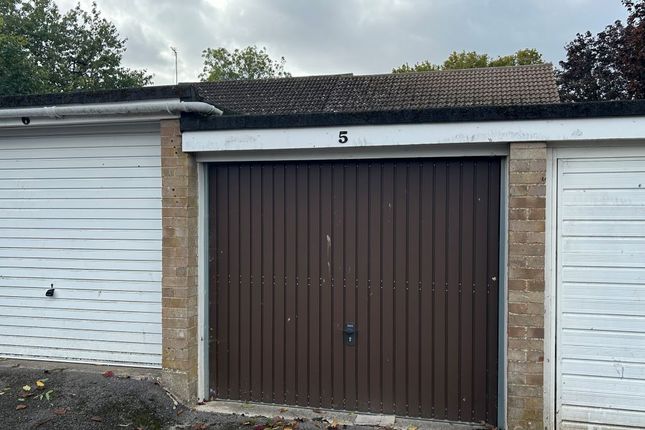 Benbow Court, Andover photo 4