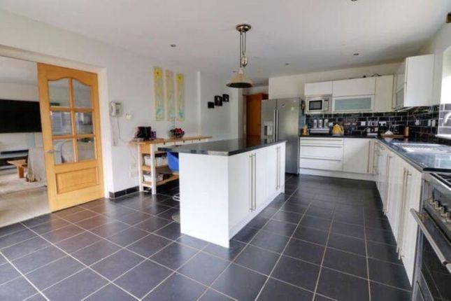 32, Padnell Road, Waterlooville photo 3