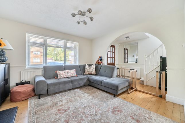13, Clanfield Crescent, Reading photo 4