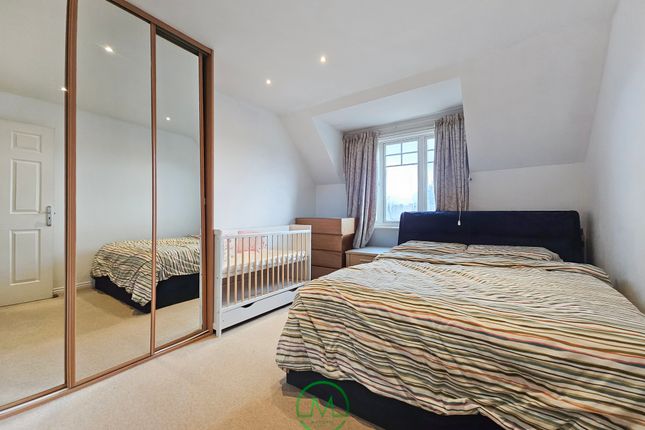 Flat 12, Augusta Court, London photo 4